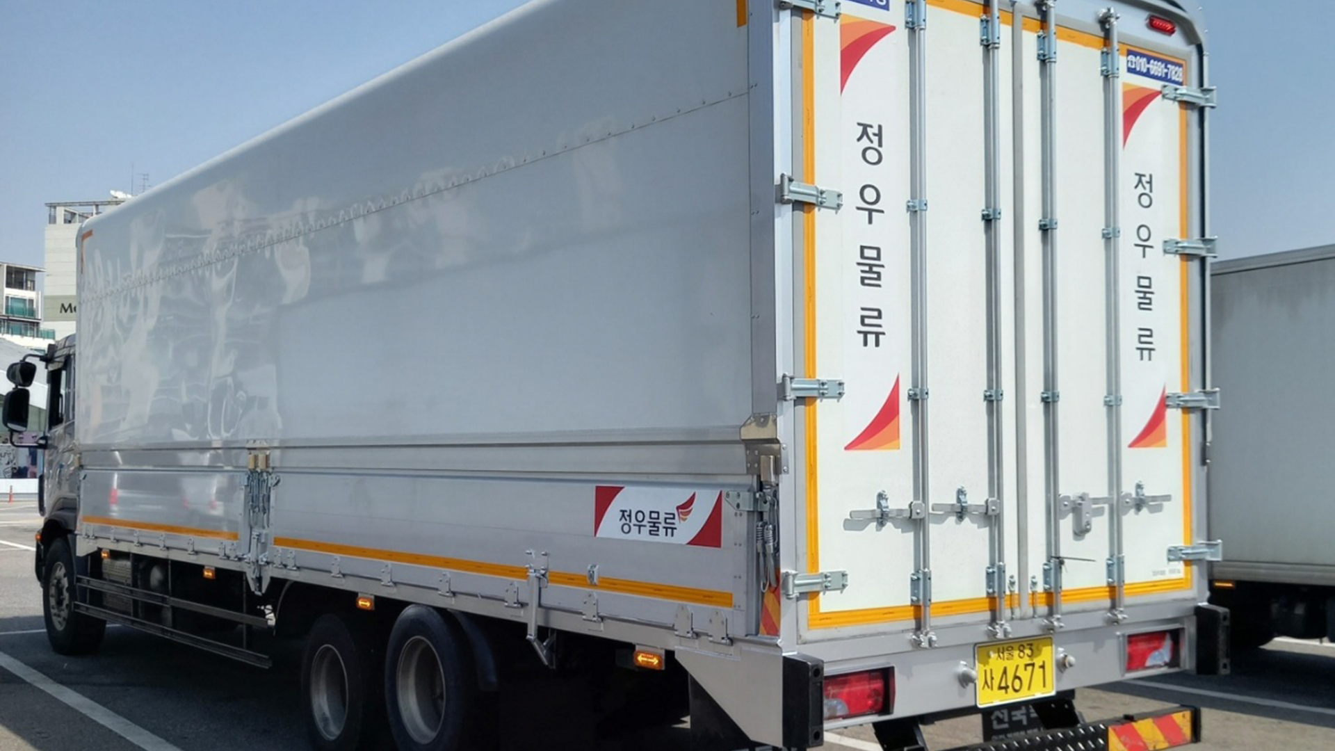 정우물류 트럭 옆면사진